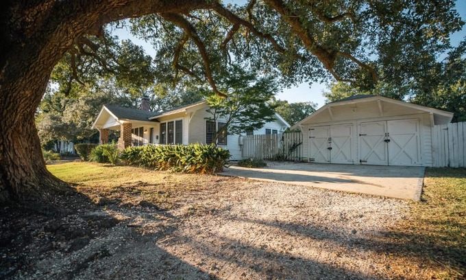 Gulfport House | Gulf Coast Craftsman - Cozy, Charming & Central!