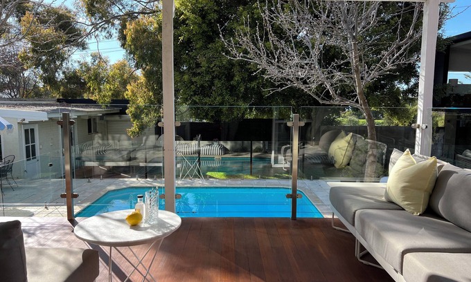 Cottesloe House | Gum Tree Manor - renovated 5 bedroom + pool