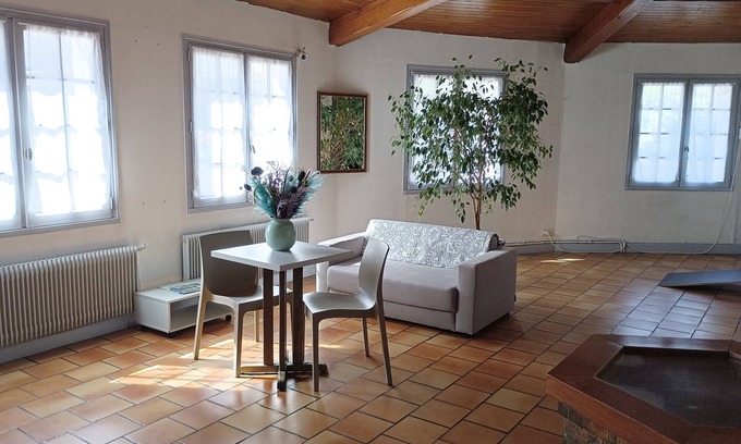 Saint-Maixent-l'Ecole Hotel | Hôtel Le Cheval Blanc
