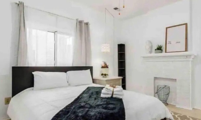 Short North Apartment | H Boutique 2 bedroom walk directly into to nightlife. Next to Convention center