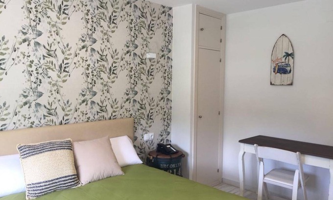 Barbate Hotel | H. Standard Double - One Room Hotel, Sleeps 2