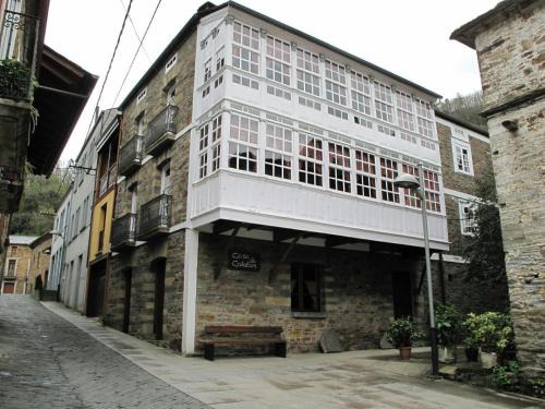 Navia de Suarna Apartment | Habitación Cuadruple con derecho a Barbacoa y patio