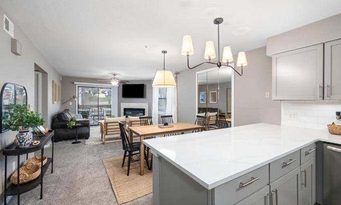 Table Rock Apartment | Hadley's Place at Pointe Royale, Pristine 2 Bed 2 Bath Condo