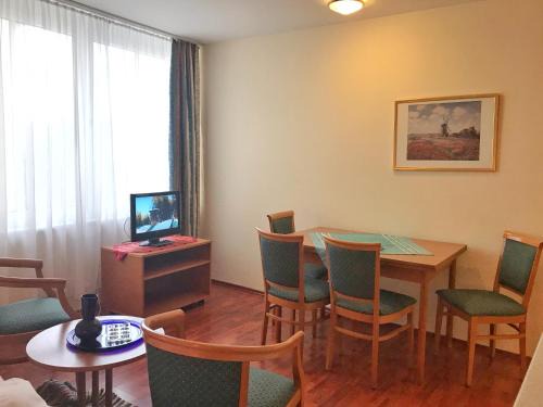 Wiek Apartment | Hafenresidenz – Ferienwohnung 13 Dahlien