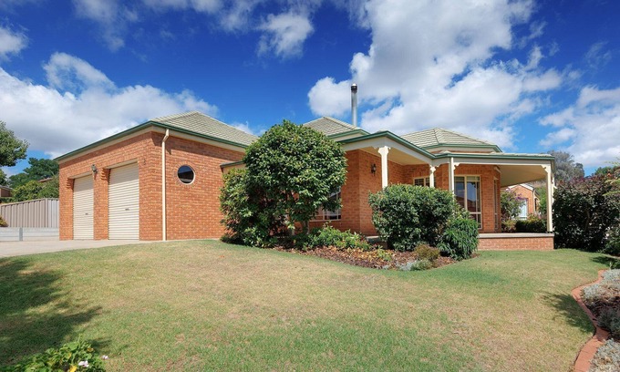 Wodonga House | Haldon House - Spacious four bedroom, two bathroom property