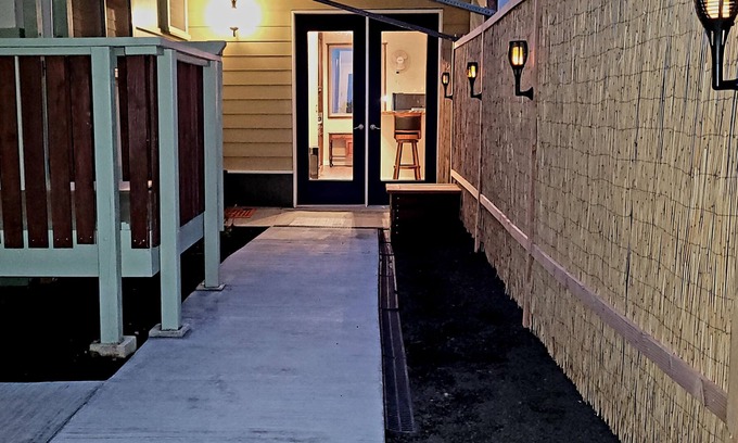 Hilo House | Hale Ilio Himeni--Hilo Coastline, Sunrises, Mauna Kea & Stars!