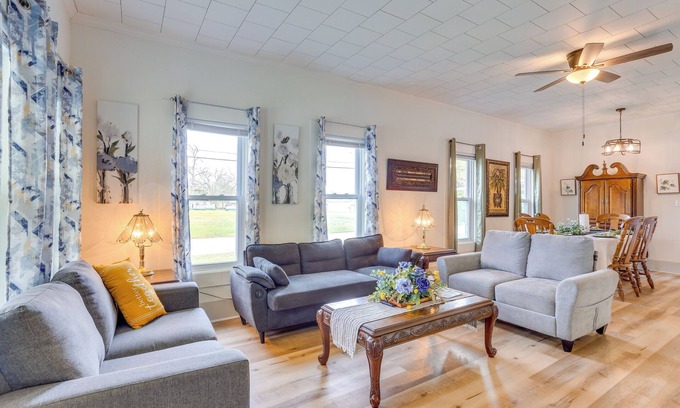 Lufkin House | Half-Mi to Dtwn Lufkin: Charming & Spacious Home!