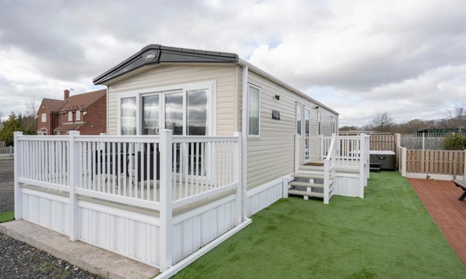 Retford Ski Chalet | Hallcroft Fishery And Holiday Park