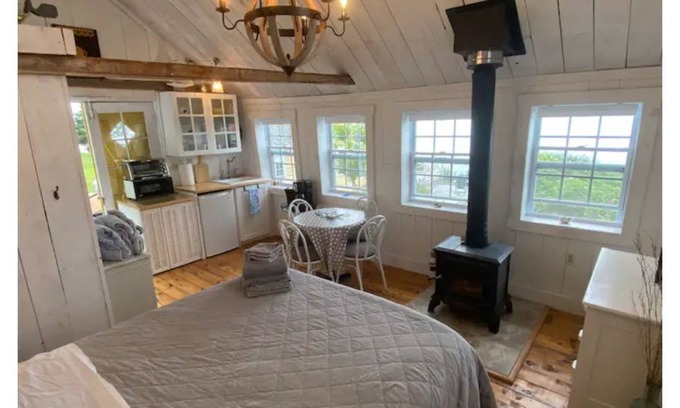 Hall's Harbour House | Halls Harbour BEACH HOUSE Cottage