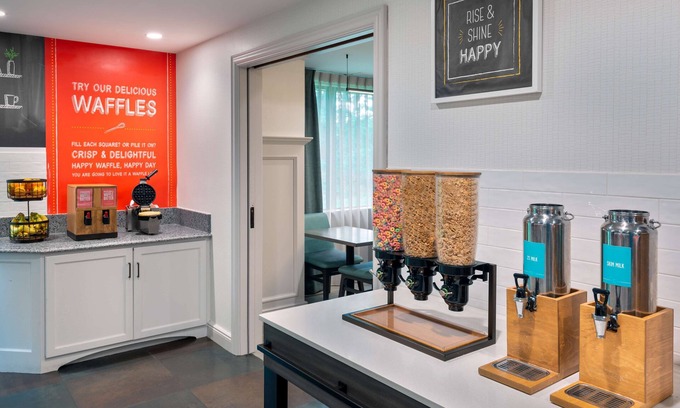 Windsor Hotel | Hampton Inn Hartford/Airport