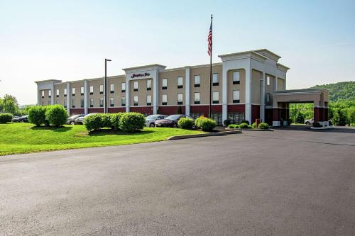 Pine Grove Hotel | Hampton Inn Pine Grove