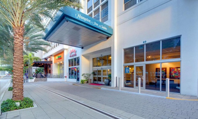 Brickell Hotel | Hampton Inn & Suites by Hilton Miami Downtown/Brickell
