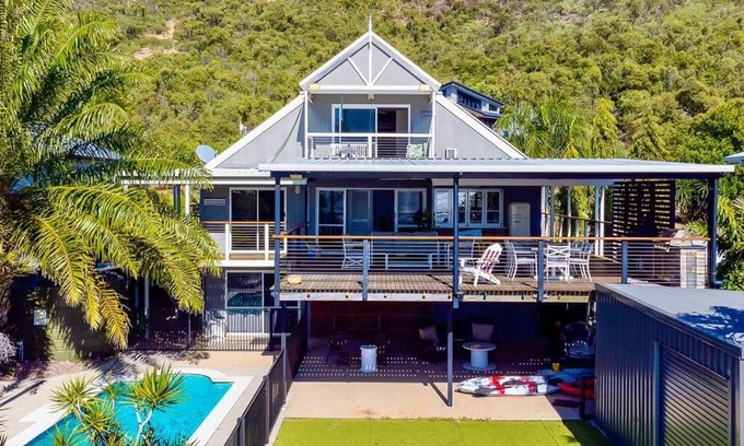 Hideaway Bay House | Hamptons at Hydeaway - Beachfront Home
