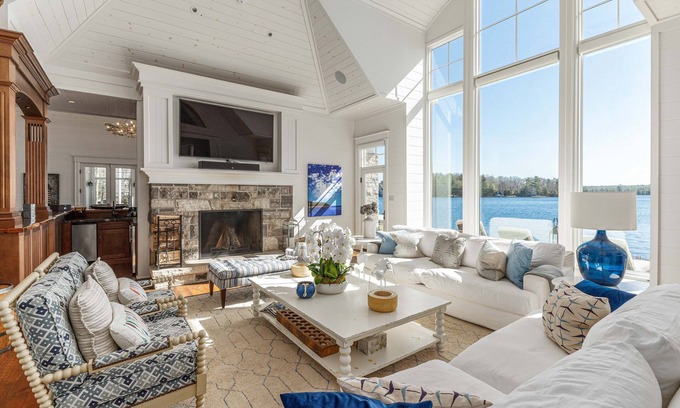 Georgian Bay House | Hamptons is truly a classic gem perfect for family or corporate gatherings.