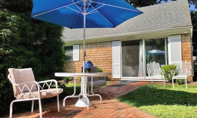 Remsenburg Cottage | Hamptons private guest cottage