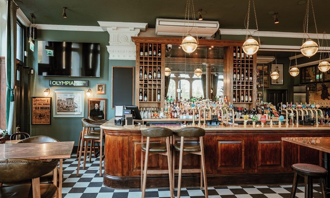West Kensington Bed & Breakfast | Hand & Flower