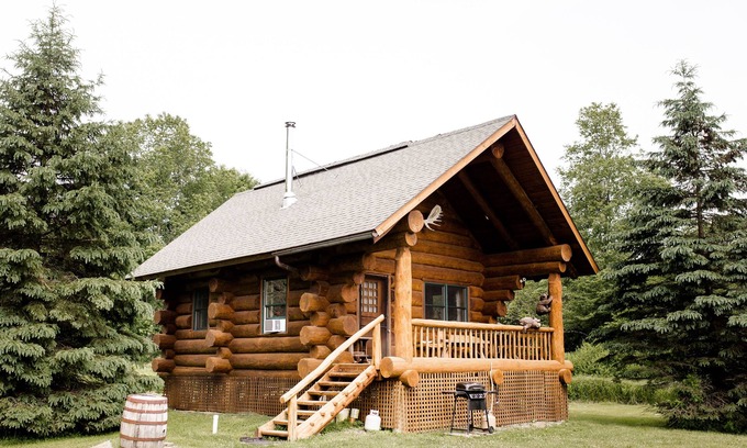Starlight Cabin | Handcrafted Riverfront Cabin on 10 acres