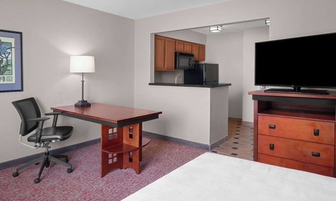 Downtown Hotel | Handy Studio w/Full Equipped Kitchen and Oversized work desk - Parking