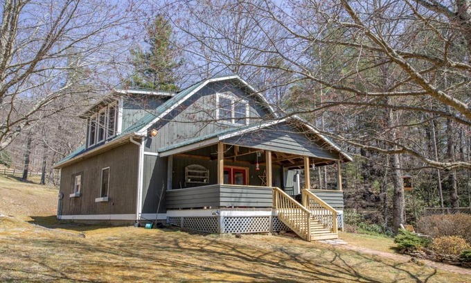 Apple Ridge House | Happy Apple