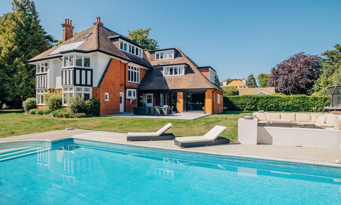 Canford Cliffs Villa | Harbour Escapes | Awesome 7 Bedroom Villa with Pool, Gym, Games Room & Cinema