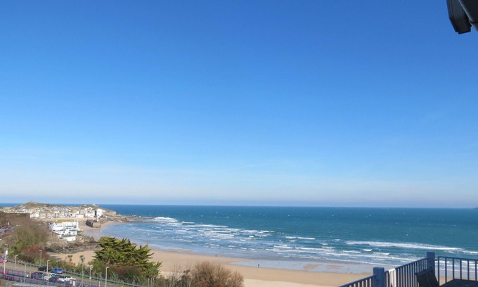 St Ives Apartment | Harbour View Apartment has stunning views of St Ives harbour and beaches.