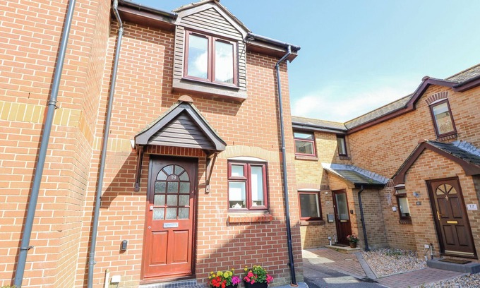 Poole Cottage | HARBOUR VIEW POOLE, family friendly, country holiday cottage in Poole