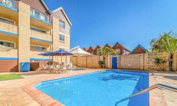 Hillarys Apartment | HARBOURSIDE APARTMENT WITH OCEAN VIEWS
