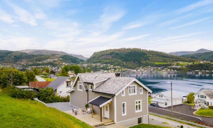 Oystese House | Hardangerfjord View - luxury fjord-side holiday home