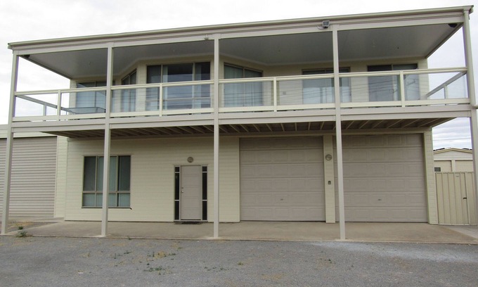 Minlacowie House | Hardwicke Espy close to beach