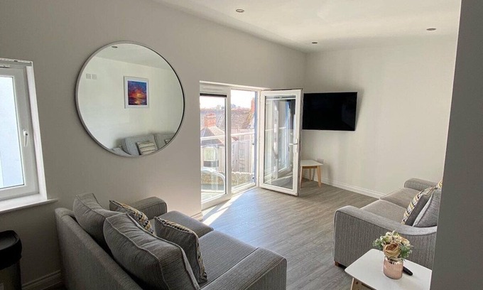 Plymouth Apartment | Harmony Court by Pureserviced