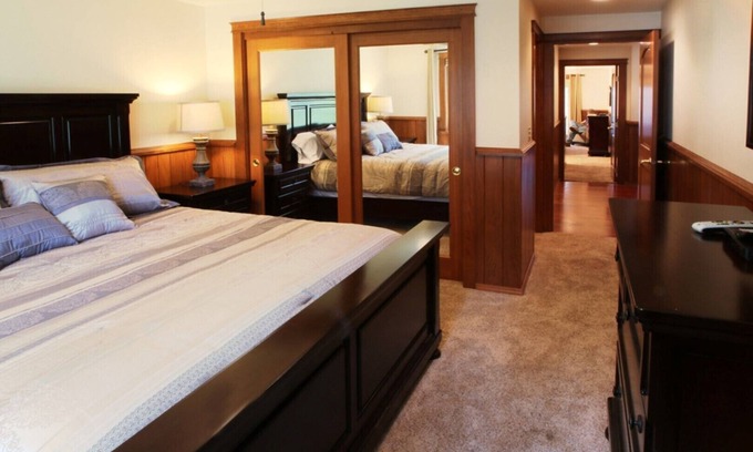 Klamath Lake House | Harriman Springs Resort Cabin 1 - A Vacation House with Accommodations & Views