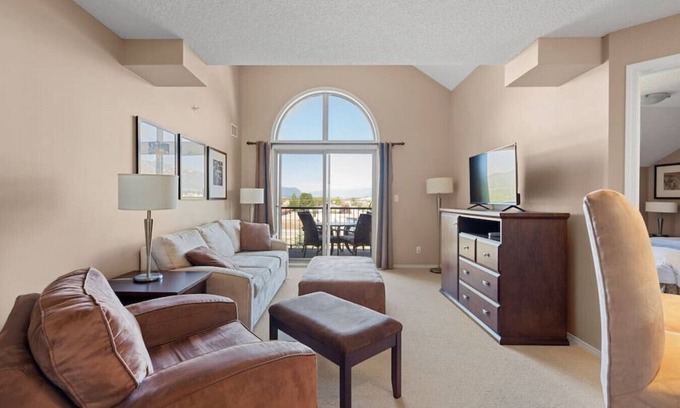 East Kootenay Condo | Hart of it All | Top Floor | Pool | Hot Tub | Gym