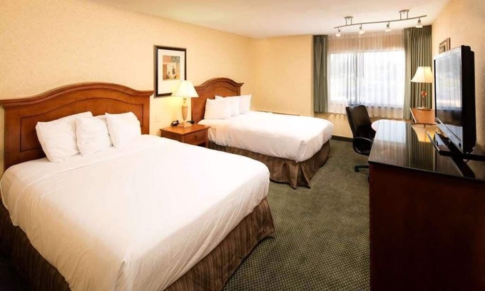 Wenatchee Resort | Hassle-free Stay! 2 Pet-friendly Units, Swimming Pool, Free Parking!