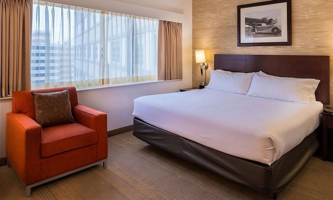 O'Hare Hotel | Hassle-free Stay w/Complimentary Airport Shuttle, Pets are Welcome!