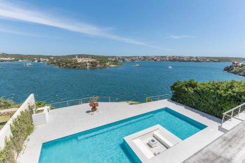 Es Castell Villa | Hastinapura, acceso directo al mar