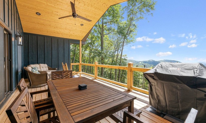 Wolf Laurel House | Hatley Pointe and Wolf Laurel Resorts - Dine, Hike, Swim, Ski, Air Conditioning