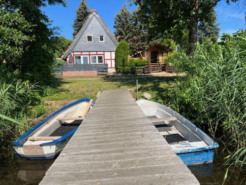 Wanzka House | Haus am See mit Steg, Boot, Kamin und Sauna - Mecklenburgische Seenplatte