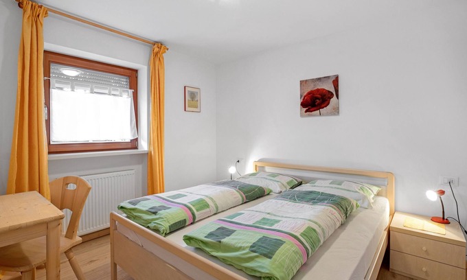 Valdaora di Sopra Apartment | Haus Aue - Apartment 3 with Mountain View & Wi-Fi