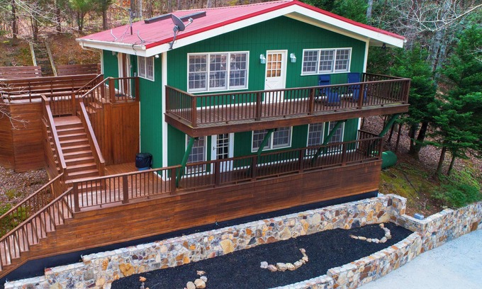 Helen House | Haus in the Heart of Helen