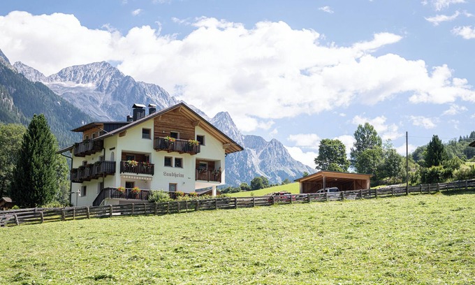 Rasun Anterselva Apartment | Haus Landheim Apartment Loipengaudi in Antholz with wonderful panoramic balcony!