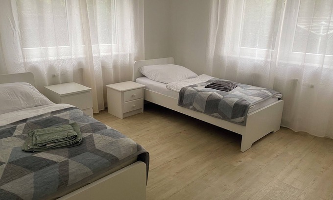 Schwarzenmoor House | Haus Schwarzenmoor - vacation home/mechanic's accommodation centrally located in Herford