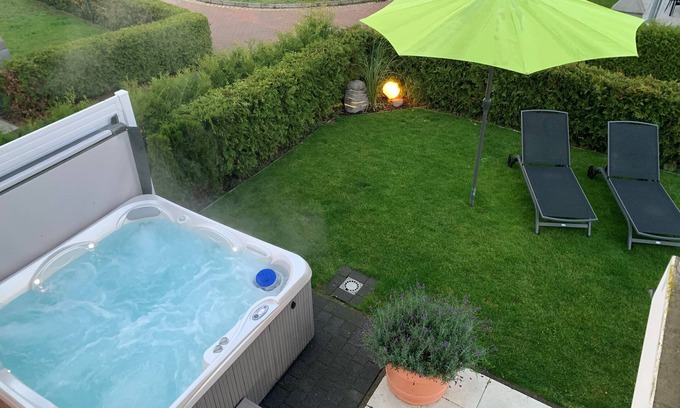 Muritz House | Haus Seeblick Comfort mit Kamin, Außen-whirlpool, Sauna und Eingezäunten Garten