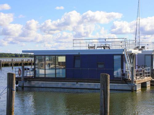 Ribnitz-Damgarten Boat Rental | Hausboot Schwimmendes Haus in Ribnitz-Damgarten