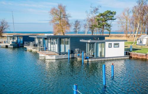 Sagard Boat Rental | Hausboot Tiny