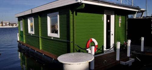 Innenhafen Apartment | Hausboot Wilhelmshaven - Traum Unterkunft an der Jade