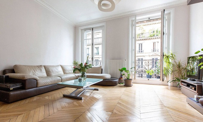 L'Europe Apartment | Haussmannian Light, by Veeve