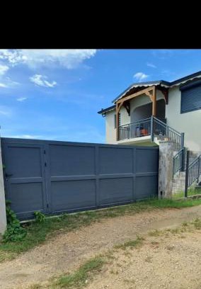 Les Mangles House | Haut de maison T4 à Petit Canal