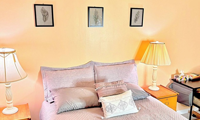 North Philadelphia West Apartment | Haven of Rest: 3BR 2BA Central AC & Patio 10 mins Ctr. City 15 mins Nvy Yrd