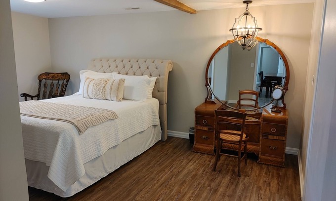 Alto Pass Apartment | Havisham Bourbon Bar - Suite 18 - private, spacious, wine trail apartment