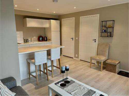 Etne Apartment | Havn i Etne with fjordview